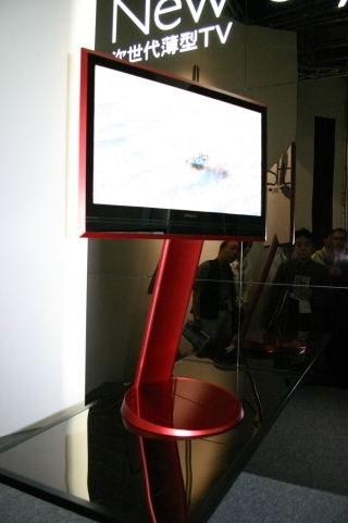 Illustration for article titled Hitachi New Style TV Is Only 0.75-inches Thin, Looks Retro-Amazing